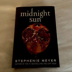 Midnight Sun book📕
